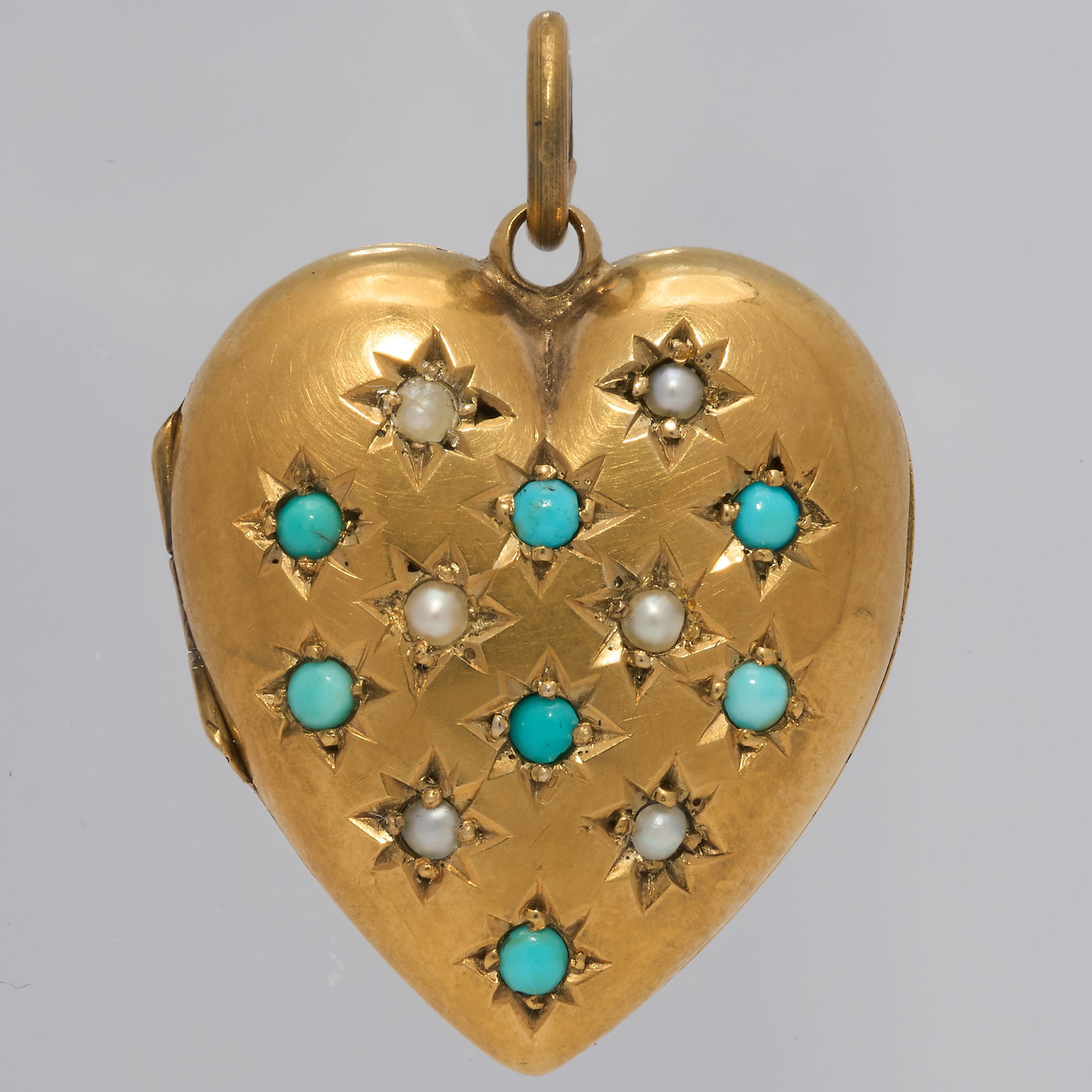 ANTIQUE GOLD TURQUOISE AND PEARL LOCKET PENDANT: ANTIQUE GOLD TURQUOISE AND PEARL LOCKET PENDANT 5.4 grams matching turquoise and pearls in great condition L 2.5 cm