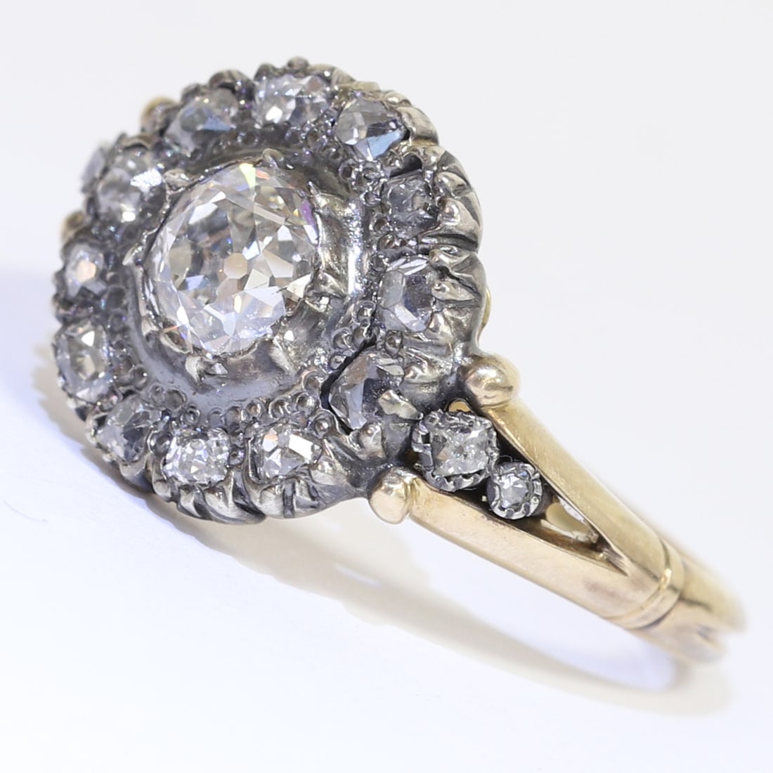 ANTIQUE DIAMOND CLUSTER RING (1 of 1)