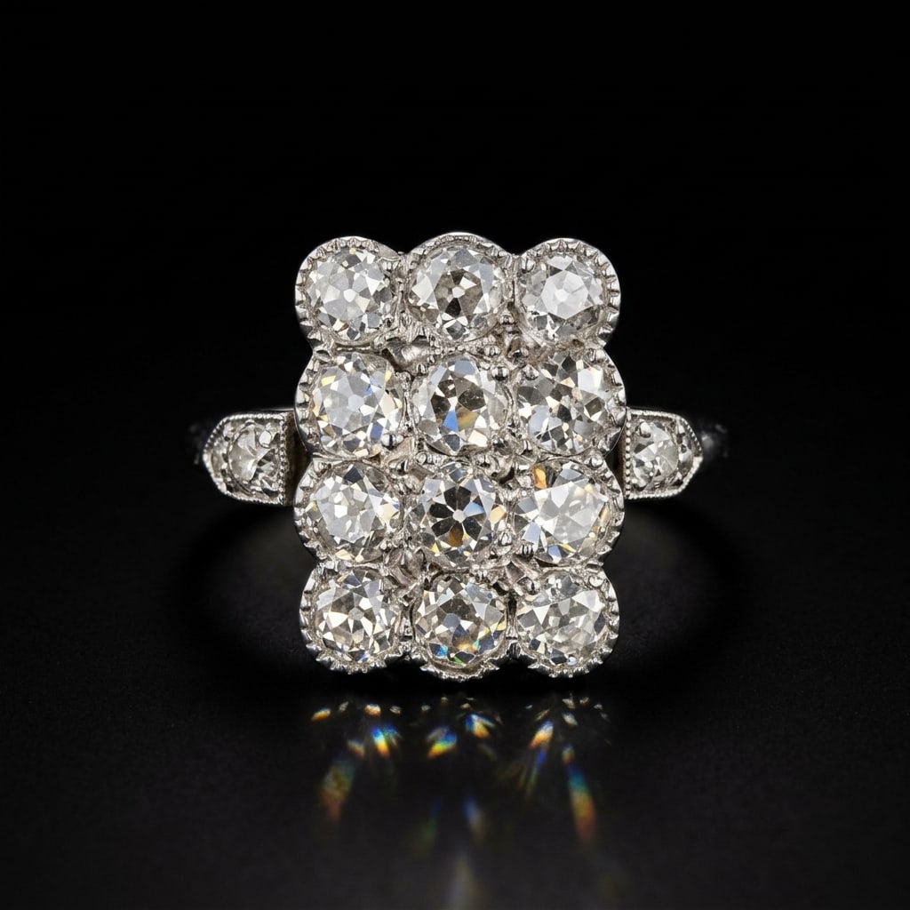 EDWARDIAN DIAMOND RING: EDWARDIAN DIAMOND RING,3,8 grams, testing platinum.Bright and lively old cut diamonds, totalling approx. 2.10 ct.Size N.