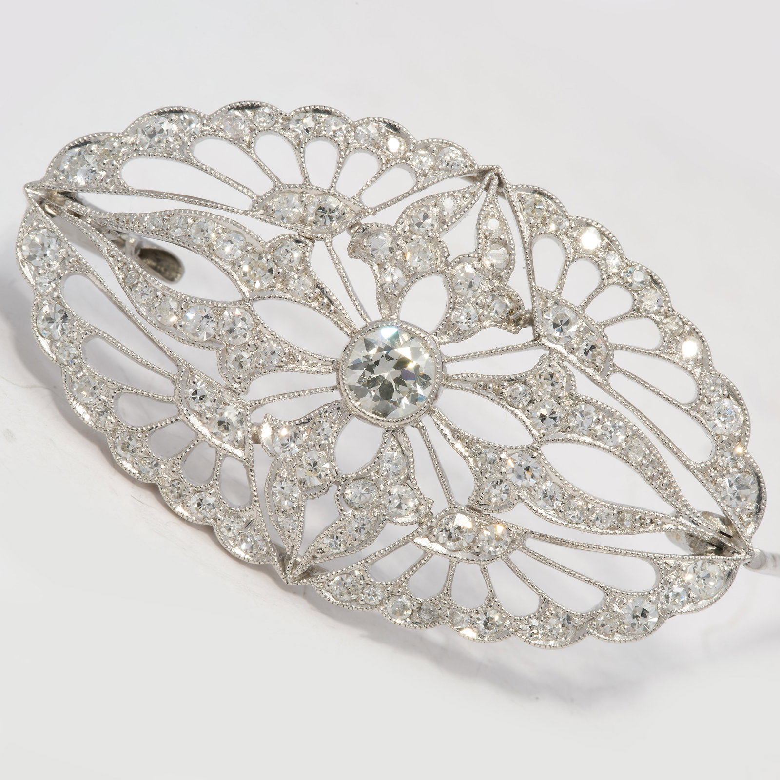 EDWARDIAN DIAMOND BROOCH: EDWARDIAN DIAMOND BROOCH,8.1 grams, testing high carat gold.Diamond bright and lively, totalling approx. 1.50 ct.W. 4 cm.