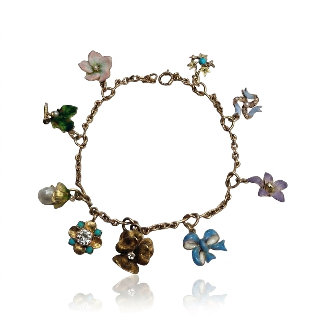 ELEGANT VINTAGE ENAMEL GEM SET GOLD CHARM BRACELET: ELEGANT VINTAGE ENAMEL GEM SET GOLD CHARM BRACELET 11 grams enamel in great condition, lively diamonds, matching pearls fine craftsmanship L 19 cm