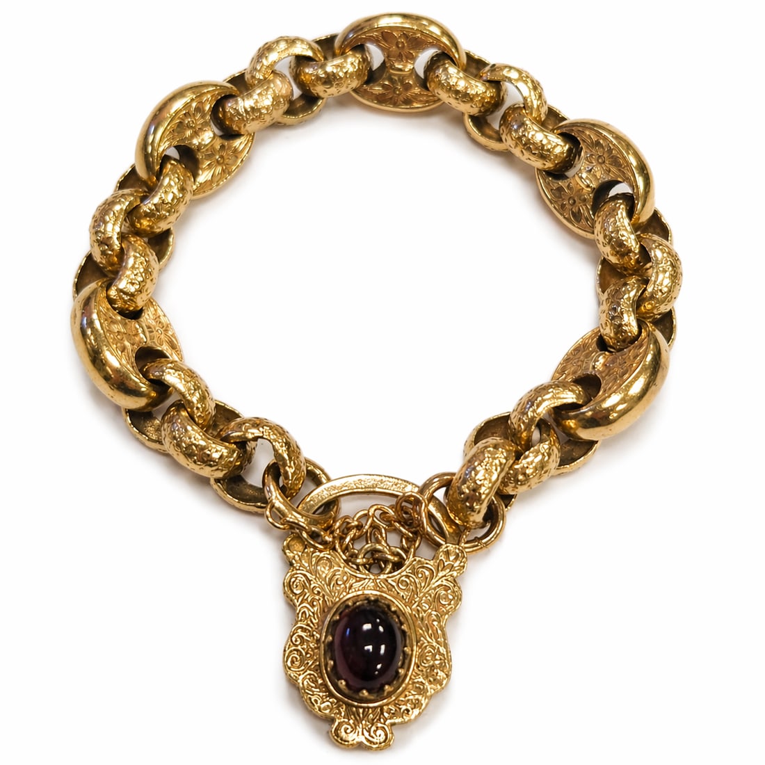 VICTORIAN GOLD BRACELET WITH GARNET CLASP: VICTORIAN GOLD BRACELET WITH GARNET CLASP 38.9 grams vibrant garnet fine craftsmanship in excellent condition L 16 cm