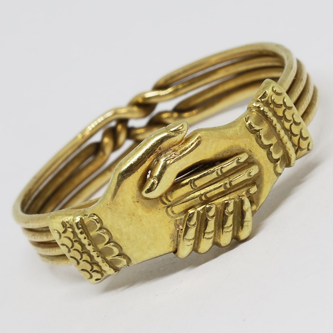 ANTIQUE FEDE GIMMEL HAND RING: ANTIQUE FEDE GIMMEL HAND RING,4,7 grams, testing high carat gold.2 hands clasping design.Size V.