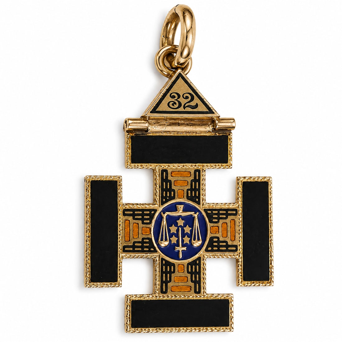 MASONIC ENAMEL PENDANT: MASONIC ENAMEL PENDANT,6.6 grams, testing high carat gold.Front and back with enameling, including depicting sword and scales of justice.L. 4,4 cm.