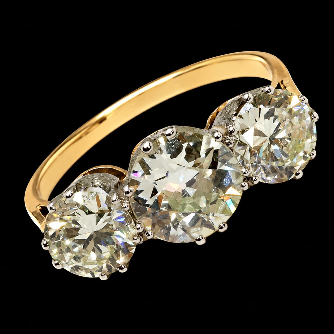 FINE DIAMOND 3-STONE RING (1 of 1)