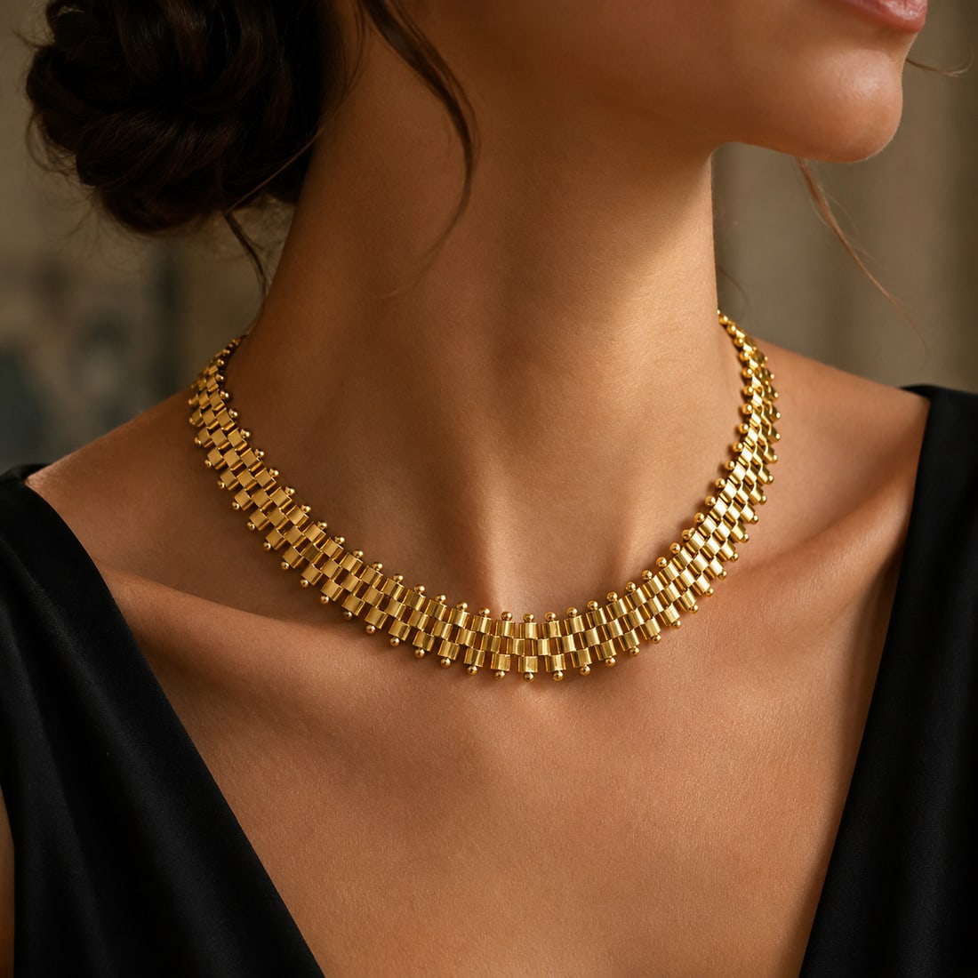 VICTORIAN GOLD NECKLACE: VICTORIAN GOLD NECKLACE,37.8 grams,Fine links, supple wearing necklace.L. Wearable as 38 or 33 cm.
