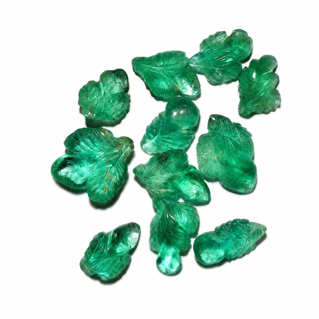 LOT OF CARVED EMERALDS, TOTALLING APPROX. 9.90 CT.: LOT OF CARVED EMERALDS, TOTALLING APPROX. 9.90 CT.
