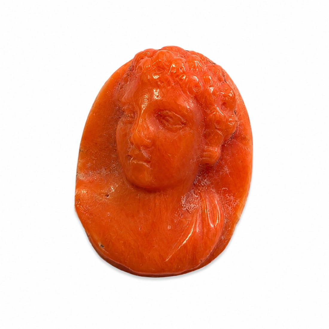 FINE CARVEL CORAL CAMEO DEPICTING A CLASSICAL PERSON.: FINE CARVEL CORAL CAMEO DEPICTING A CLASSICAL PERSON.L. 1,6 cm.