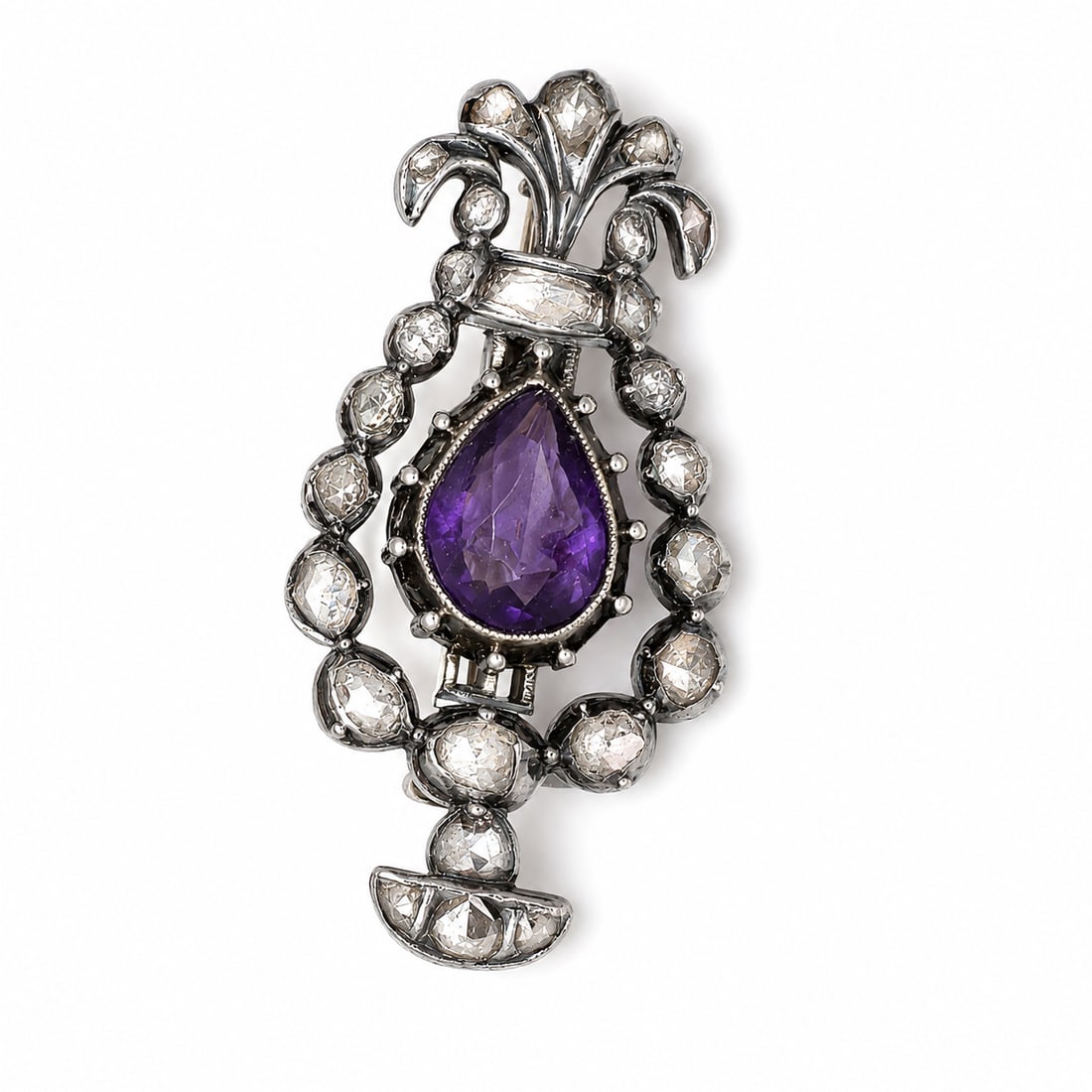ANTIQUE AMETHYST AND DIAMOND BROOCH: ANTIQUE AMETHYST AND DIAMOND BROOCH,5,6 grams, gold backed.Of stylized floral design.Rich and vibrant amethyst.Diamonds bright and lively.L. 3.7 cm.
