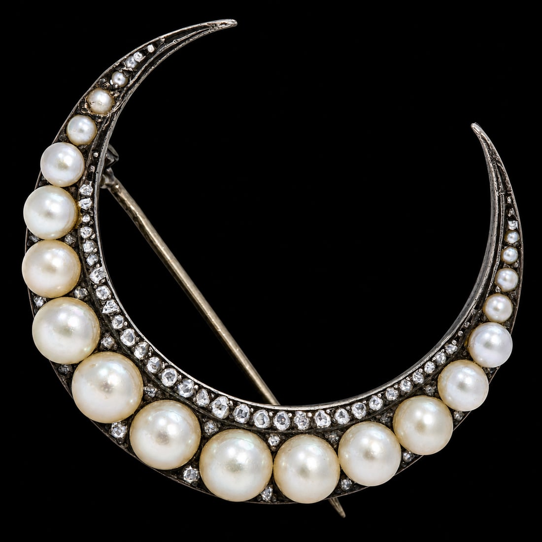 ANTIQUE PEARL AND DIAMOND CRESCENT BROOCH: ANTIQUE PEARL AND DIAMOND CRESCENT BROOCH,8.4 grams, testing high carat gold and silver.Lovely pearls, largest of approx. 5.1 mm. (untested, believed to be natural).Diamonds bright and lively.Diam. 3.