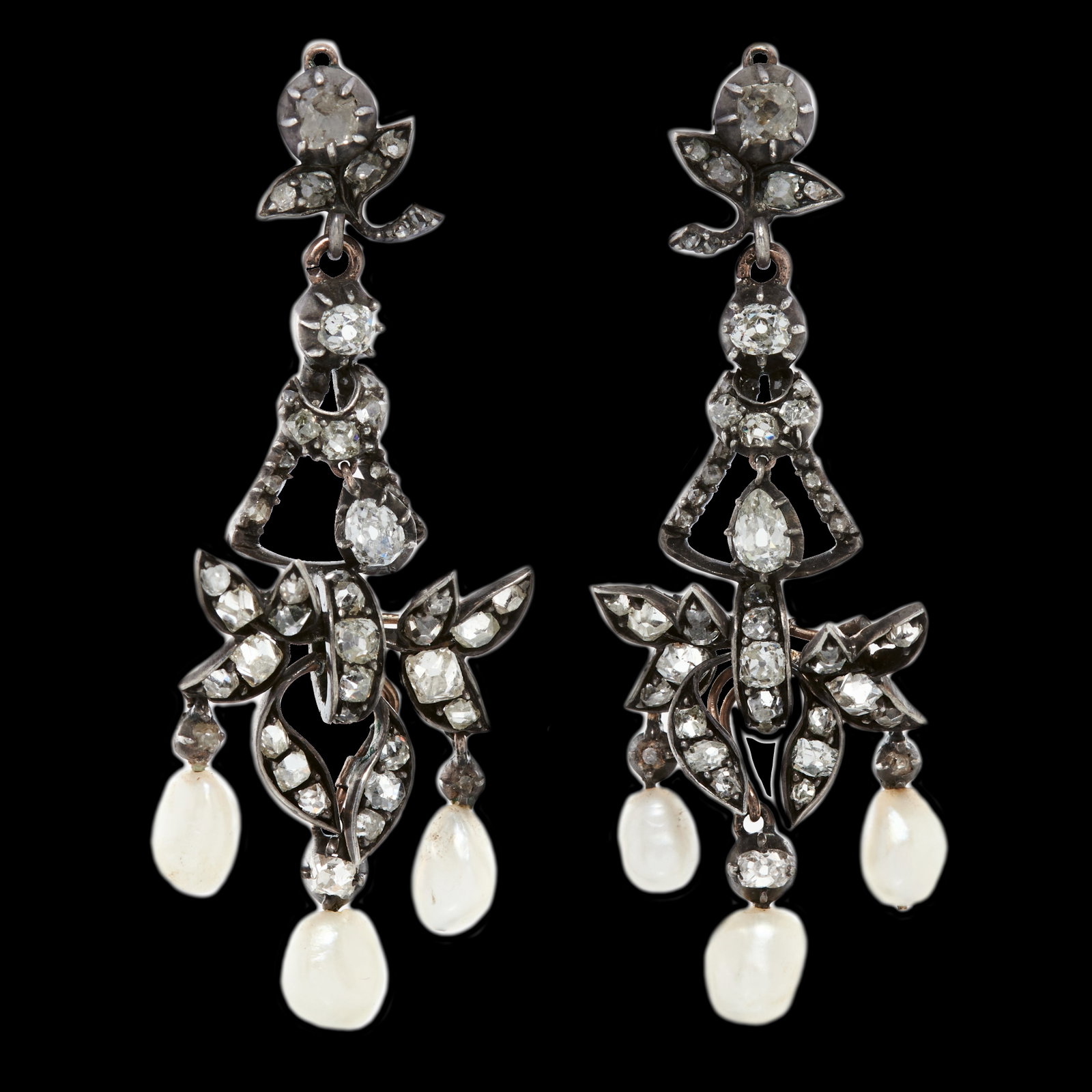 IMPORTANT PAIR OF VICTORIAN DIAMOND AND PEARL EARRINGS: IMPORTANT PAIR OF VICTORIAN DIAMOND AND PEARL EARRINGS 8.5 gram bright lively old cut diamonds well matched pearls fine craftsmanship L 5.1 cm