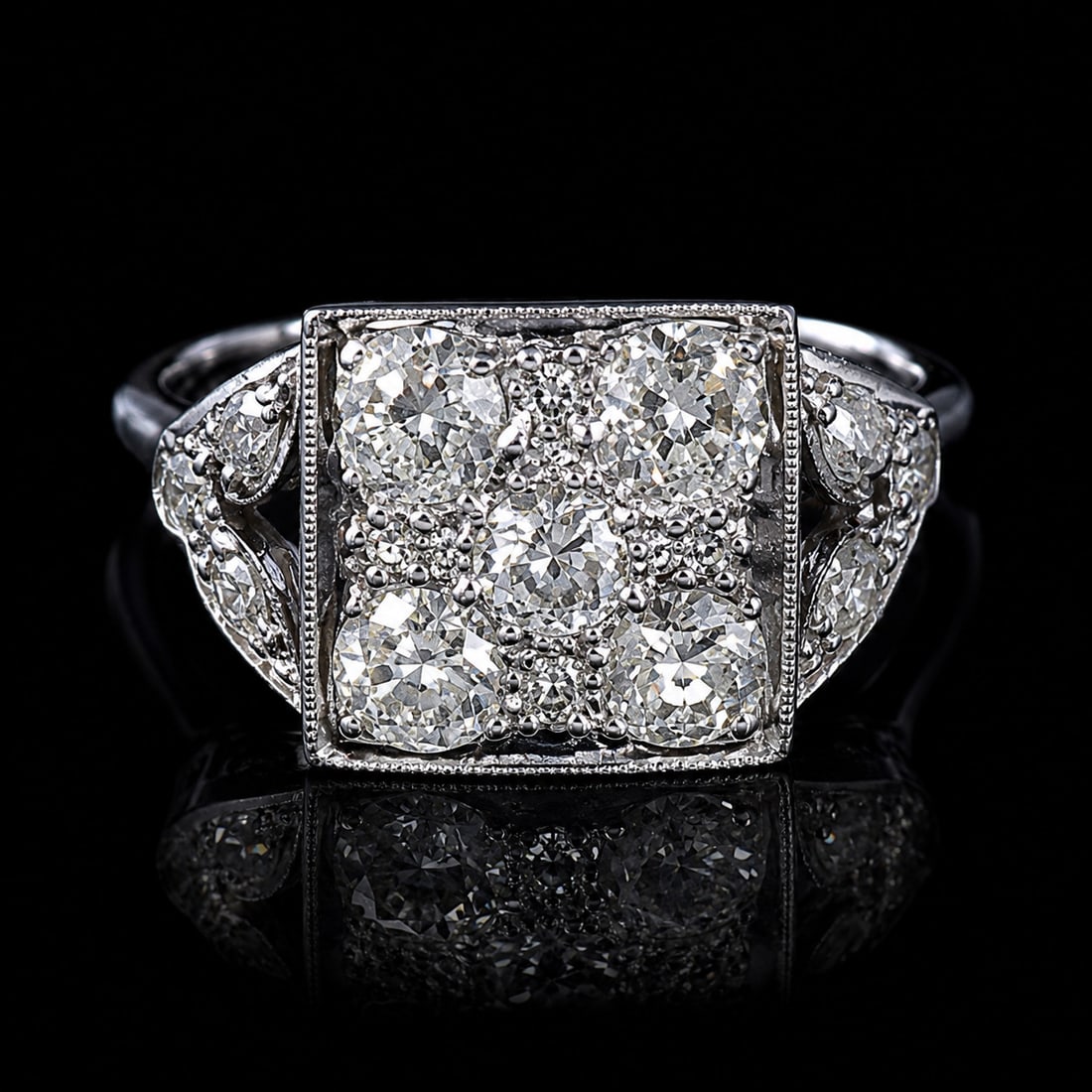 ART-DECO DIAMOND RING: ART-DECO DIAMOND RING,5 grams, testing platinum.Bright and lively old cut diamonds, totalling approx. 1.25 ct.Size N 1/2.