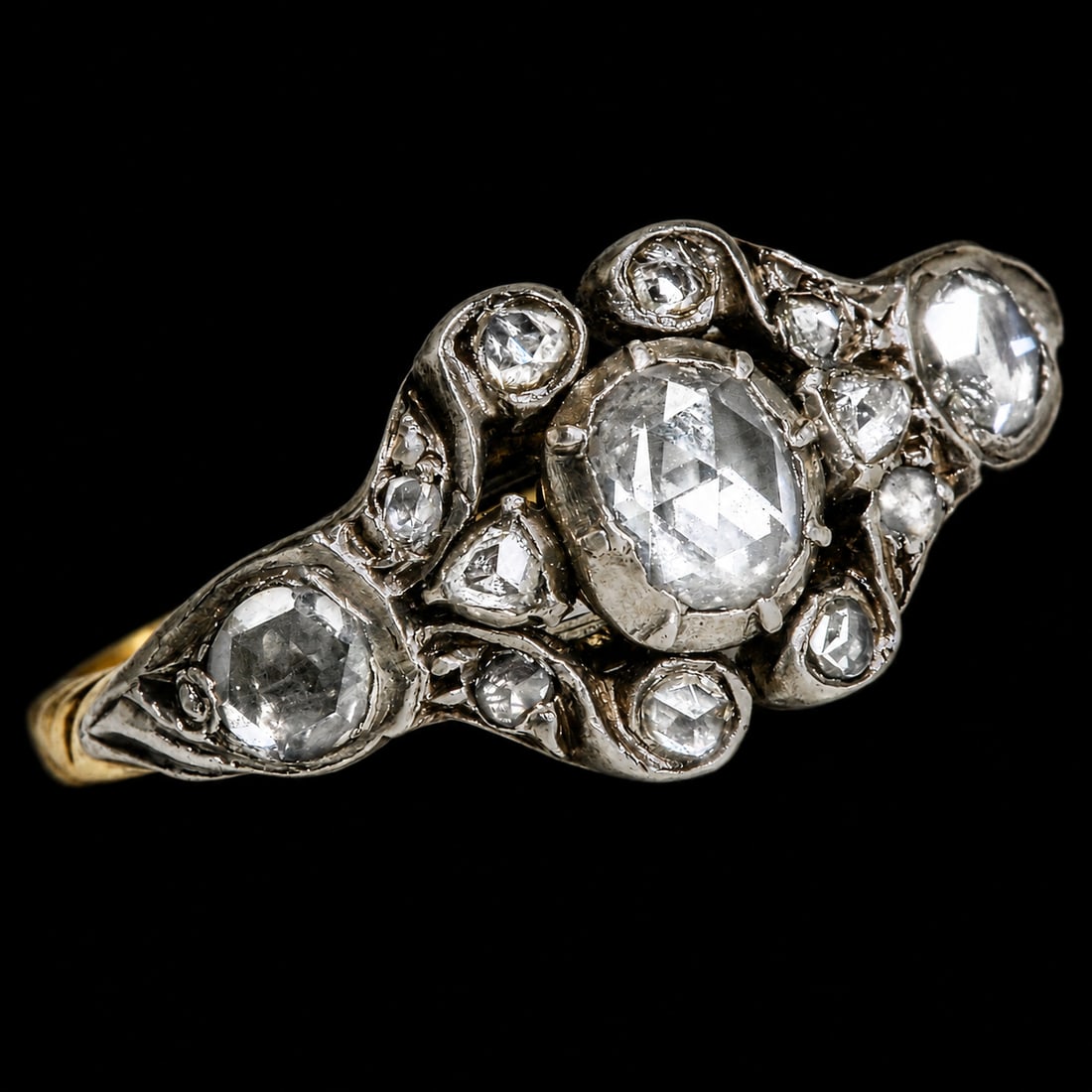 ANTIQUE ROSE CUT DIAMOND RING: ANTIQUE ROSE CUT DIAMOND RING3.4 grams, gold and silver.Size M1/2.