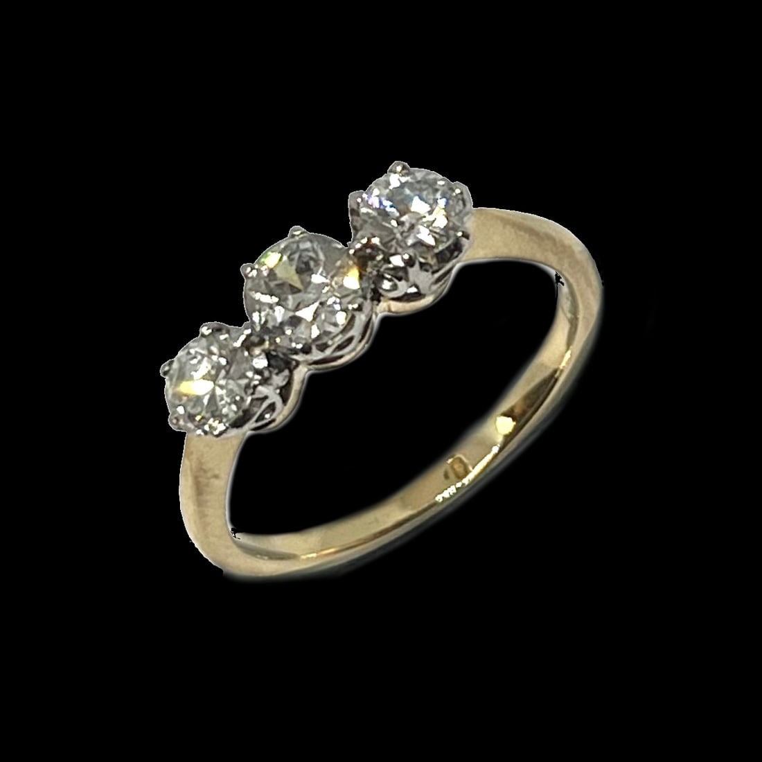 DIAMOND 3-STONE RING: DIAMOND 3-STONE RING,testing high carat gold.Diamonds bright and lively.Size K.