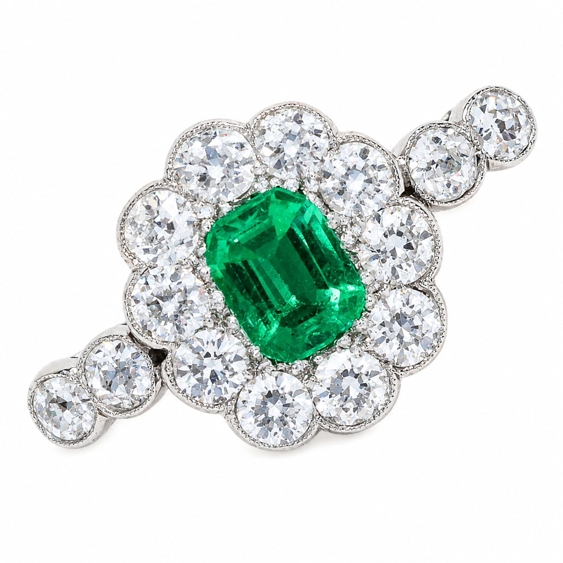 EDWARDIAN EMERALD AND DIAMOND CLUSTER RING: EDWARDIAN EMERALD AND DIAMOND CLUSTER RING,3,1 grams, testing high carat gold and platinum.Rich and vibrant emerald.Diamonds bright and lively, totalling approx. 1.40 ct.Size L 1/2.