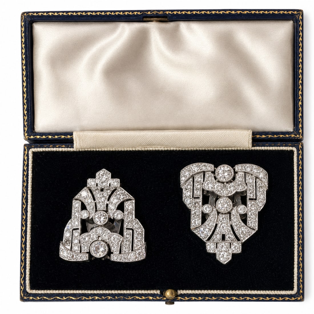 PAIR OF ART-DECO DIAMOND DOUBLE CLIP BROOCHES: PAIR OF ART-DECO DIAMOND DOUBLE CLIP BROOCHES, 22.9 grams, testing platinum.Bright and lively old cut diamonds, totalling approx. 10 ct.L. each clip 3.7 cm.with antique fitted case.
