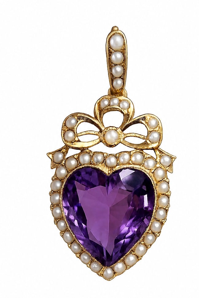 VICTORIAN AMETHYST AND PEARL HEART PENDANT: VICTORIAN AMETHYST AND PEARL HEART PENDANT,7,2 grams, testing 15 ct. gold.Rich and vibrant amethyst.Pearls generally well matched.L. 4.4 cm.