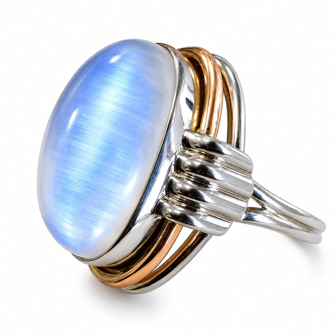 MOONSTONE SOLITAIRE RING: MOONSTONE SOLITAIRE RING,6,2 grams, testing 14 ct. gold.Lovely cabochon cut moonstone with nice blue shiller.L. moonstone 16.9 mm.Size O.