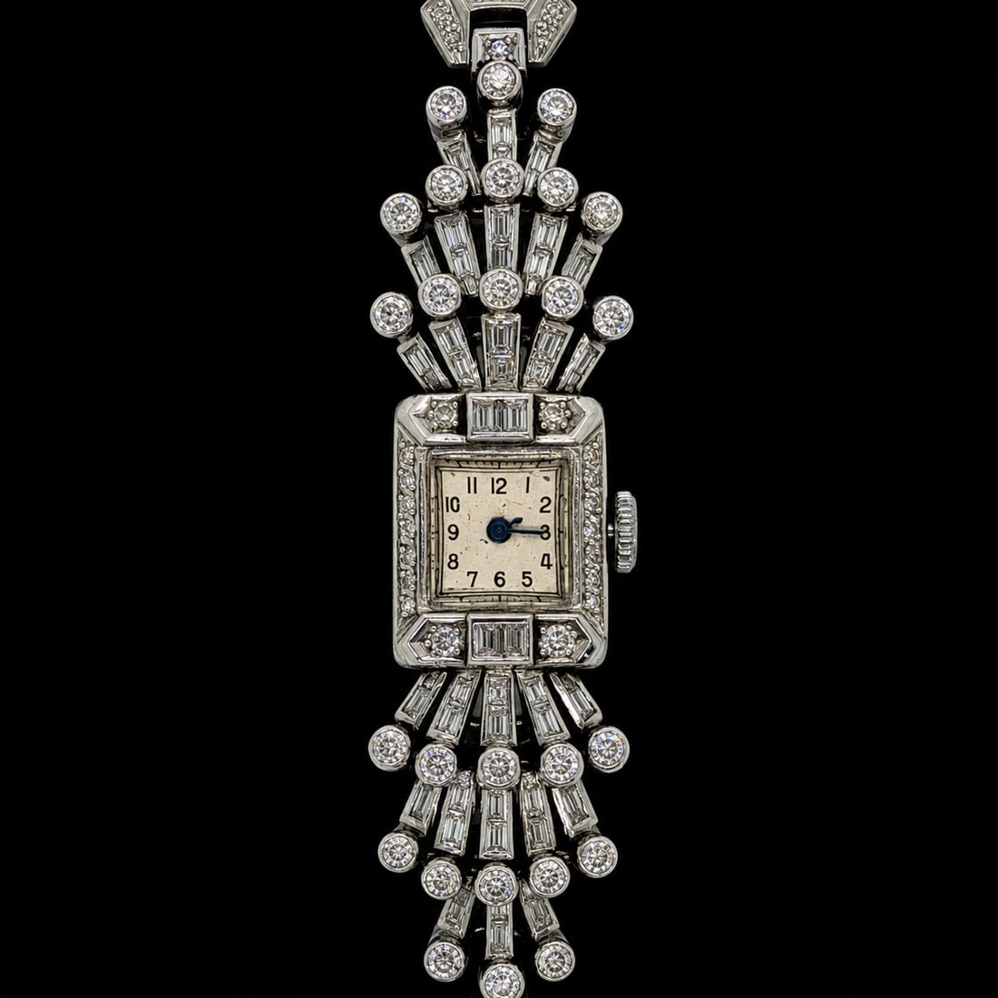 ART-DECO DIAMOND WATCH: ART-DECO DIAMOND WATCH,35,1 grams, testing platinum.Diamonds bright and lively, totalling approx. 4.20 ct.L. 16.2 cm.