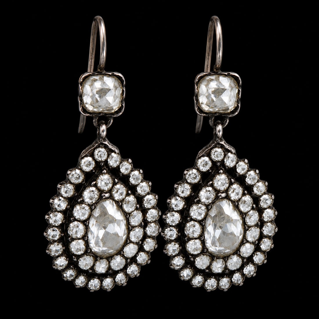 ANTIQUE PASTE EARRINGS: ANTIQUE PASTE EARRINGS 7 grams in great condition L 4 cm