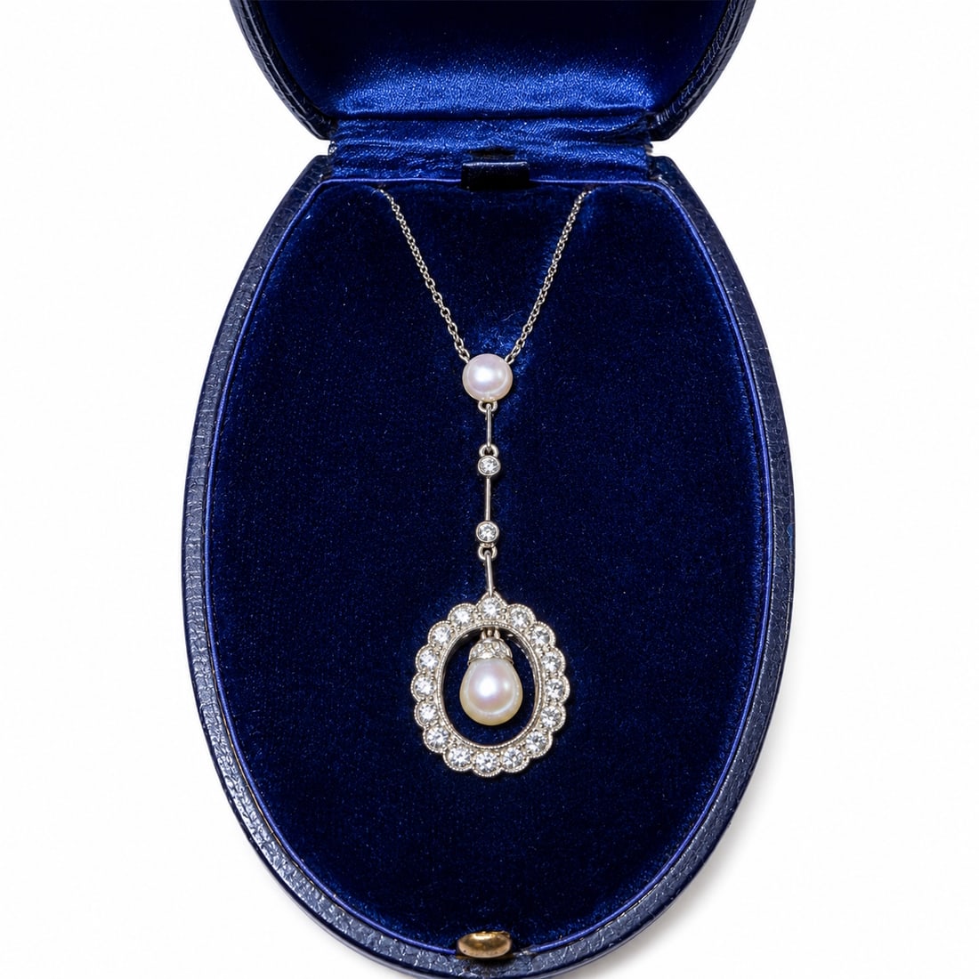 CERTIFICATED EDWARDIAN DIAMOND AND NATURAL SALTWATER PENDANT NECKLACE: CERTIFICATED EDWARDIAN DIAMOND AND NATURAL SALTWATER PENDANT NECKLACE 7.1 grams platinum and gold natural saltwater pearl bright lively diamonds appox 2.35 ct fitted box fine craftsmanship for certifi