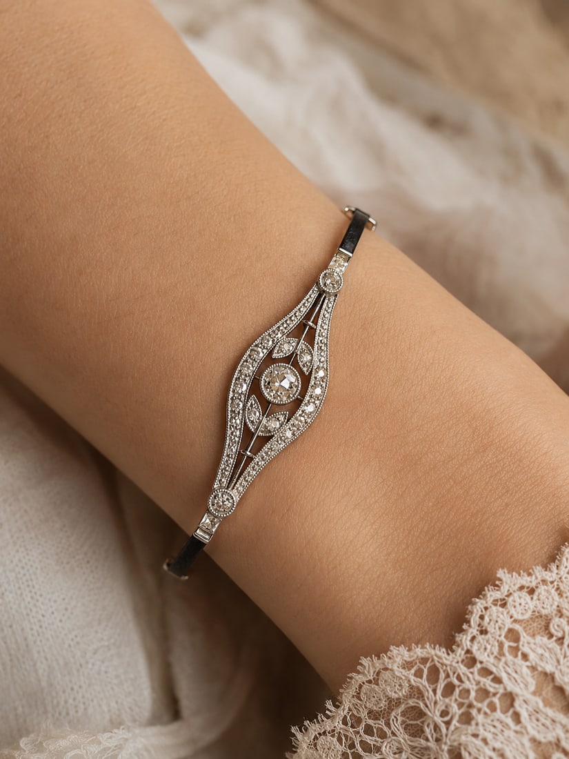 ART-DECO DIAMOND BRACELET: ART-DECO DIAMOND BRACELET,10.5 grams, testing high carat gold.Diamonds bright and lively.L. 17.5 cm.