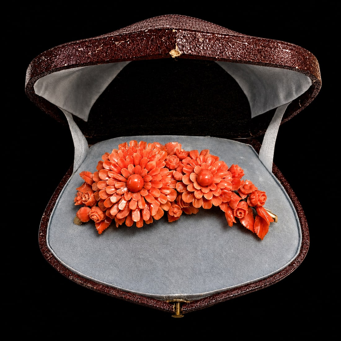 FINE VICTORIAN CORAL FLORAL BROOCH: FINE VICTORIAN CORAL FLORAL BROOCH,15.9 grams.The larger flowers with fine carved petals.Coral with fine lustre.W. 7.9 cm.Antique fitted case.