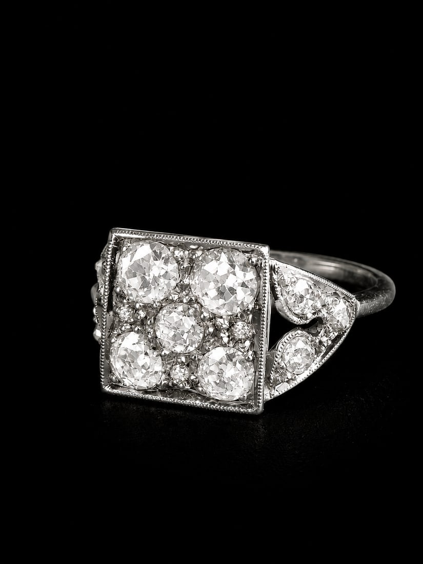 ART-DECO DIAMOND RING: ART-DECO DIAMOND RING,5 grams, testing platinum.Bright and lively old cut diamonds, totalling approx. 1.25 ct.Size N 1/2.