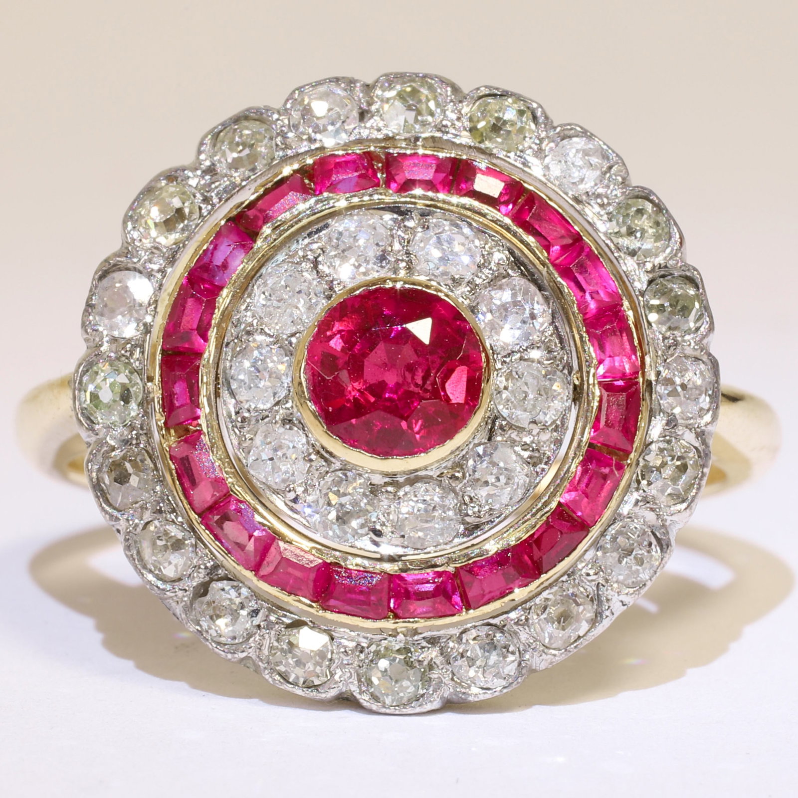 FINE ART-DECO RUBY AND DIAMOND TARGET CLUSTER RING: FINE ART-DECO RUBY AND DIAMOND TARGET CLUSTER RING,5,3 grams, testing high carat gold.Rich and vibrant rubies.Diamonds bright and lively, totalling approx. 1.60 ct.Size M 1/2.