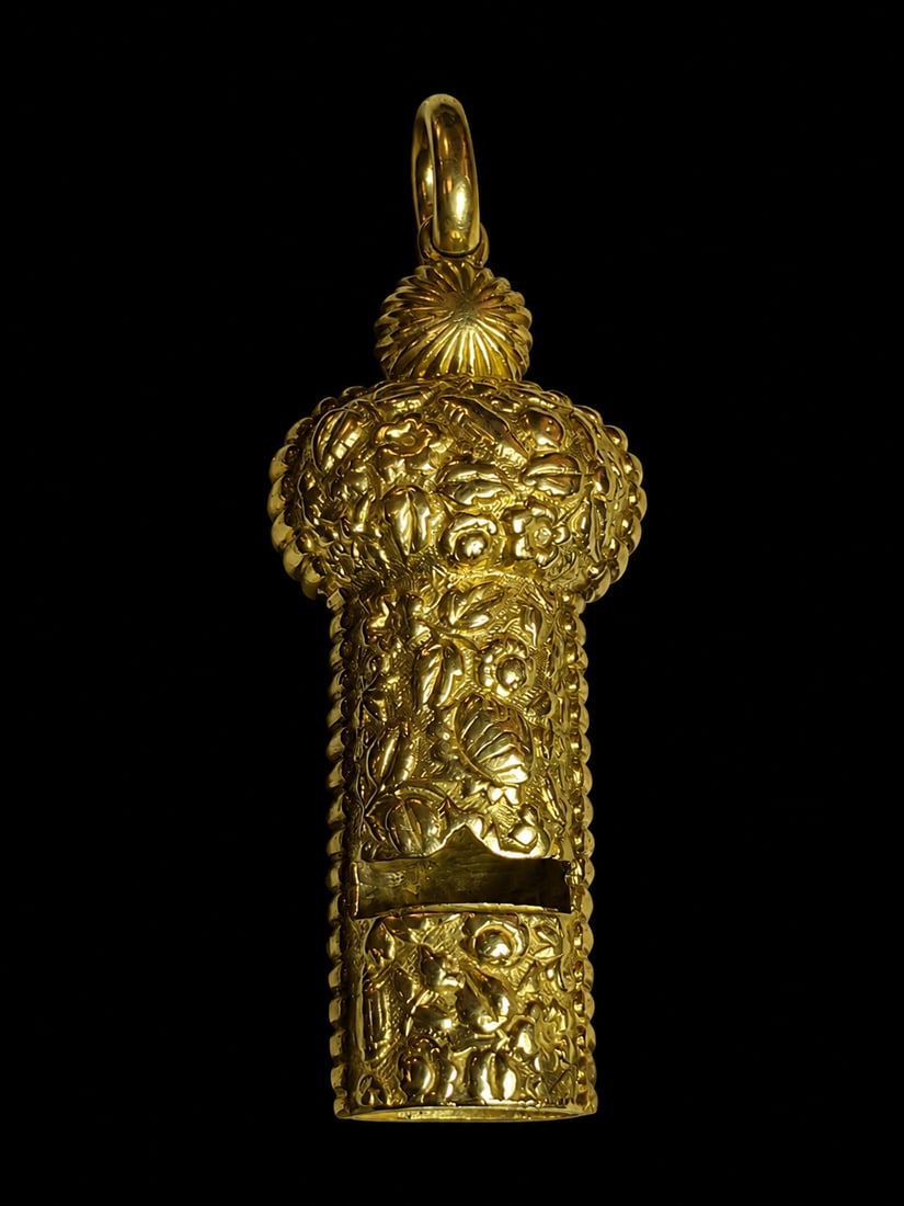 MAGNIFICENT 18 CT. GOLD WHISTLE (1 of 1)