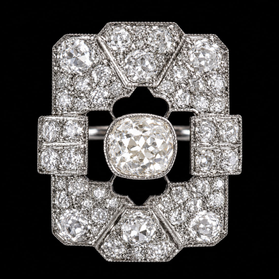 FINE ART-DECO DIAMOND RING: FINE ART-DECO DIAMOND RING,6.5 grams, testing platinum.Bright and lively old cut diamonds with a larger central diamond.Totalling approx. 2.45 ct.Size O 1/2. Head size 1.1 cm.