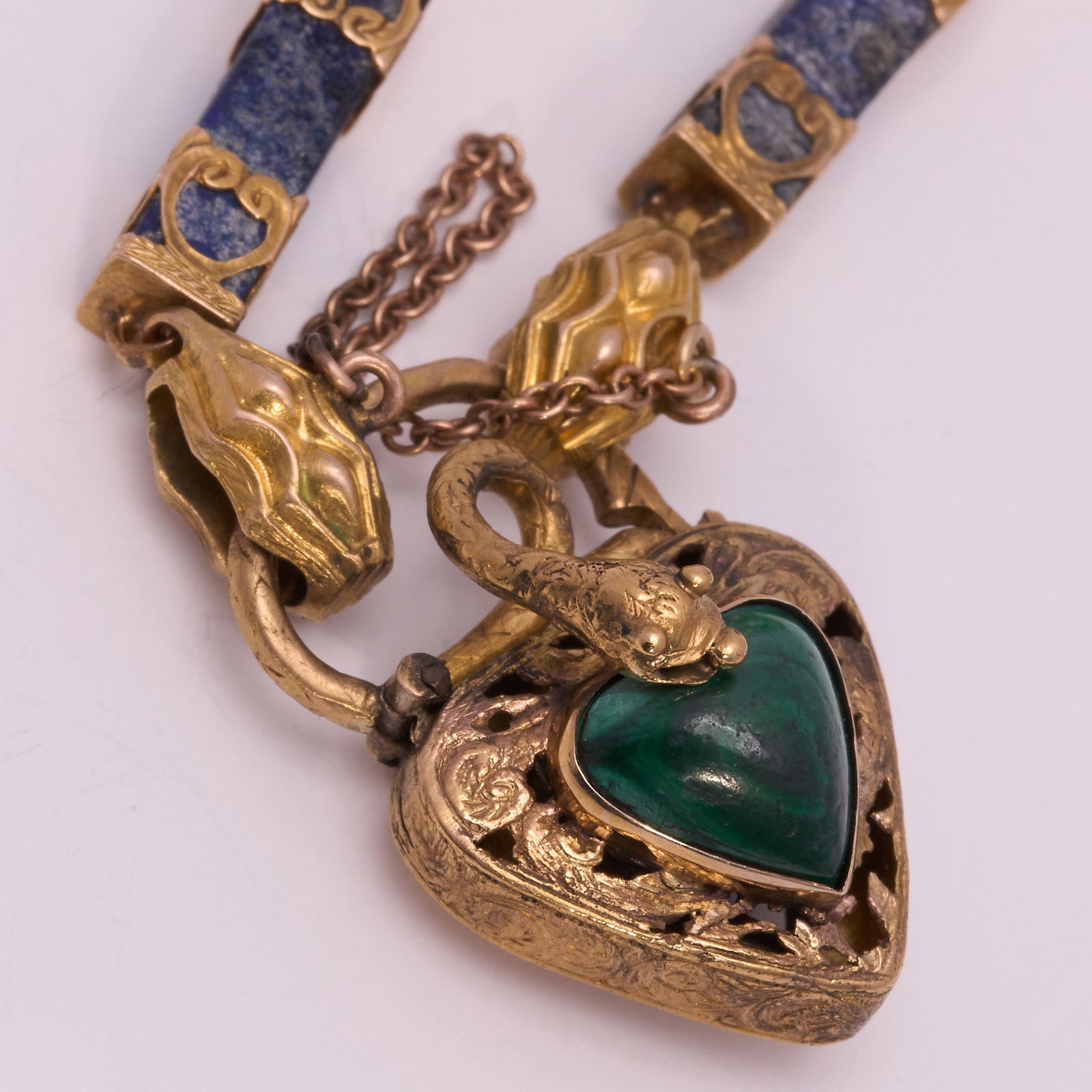 FINE VICTORIAN GOLD BRACELET WITH HEART SHAPED SNAKE PADLOCK: FINE VICTORIAN GOLD BRACELET WITH HEART SHAPED SNAKE PADLOCK 19 grams Semi-precious gemstone set padlock bracelet, the bracelet set with rectangular panels of malachite, lapis lazuli and red jasper al