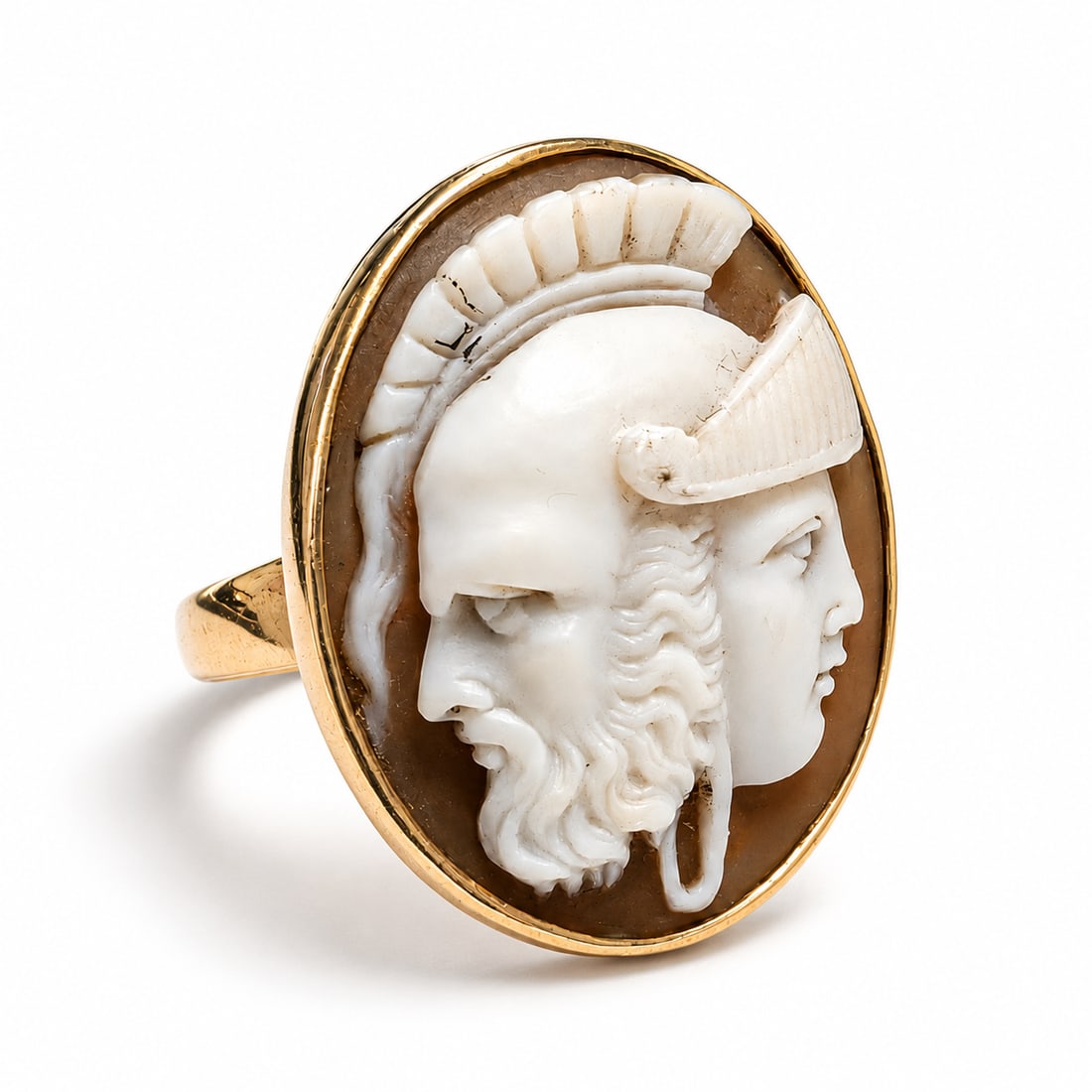UNUSUAL ANTIQUE DOUBLE HEADED CAMEO RING: UNUSUAL ANTIQUE DOUBLE HEADED CAMEO RING,5,4 grams, testing high carat gold.The carved cameo depicting 2 faces.L. 2.5 cm.Size P 1/2.