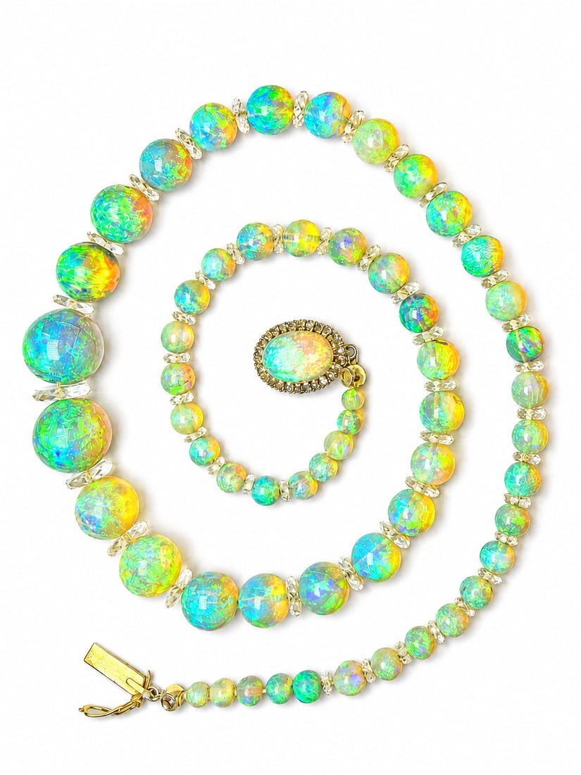 FANTASTIC OPAL BEAD NECKLACE: FANTASTIC OPAL BEAD NECKLACE, 29.9 grams, testing 18 ct. gold.The opal beads with rich and vibrant colour.The largest bead of approx. 12.6 mm.L. 46 cm .