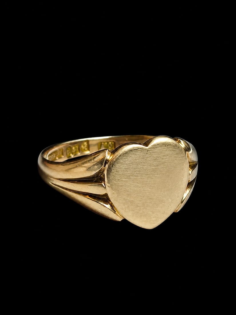 HEART SHAPED SIGNET RING: HEART SHAPED SIGNET RING,5,8 grams, 15 ct. gold.Size Q 1/2.