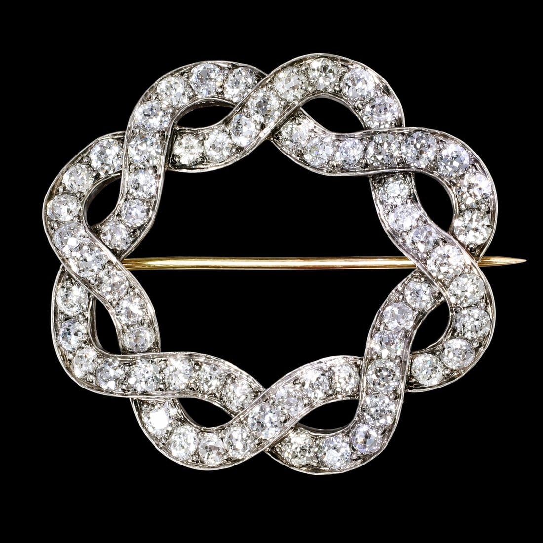 FANTASTIC LARGE ANTIQUE DIAMOND BROOCH: FANTASTIC LARGE ANTIQUE DIAMOND BROOCH,15.7 grams, testing high carat gold and silverDesigned as 2 entwined wreaths.Bright and lively old cut diamonds, totalling approx. 13.50 ct.Diam. 5 cm.