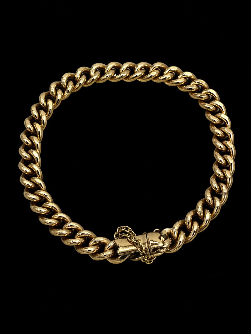 LOVELY GOLD CURB LINK BRACELET: LOVELY GOLD CURB LINK BRACELET,10.9 grams.L. 19.5 cm.