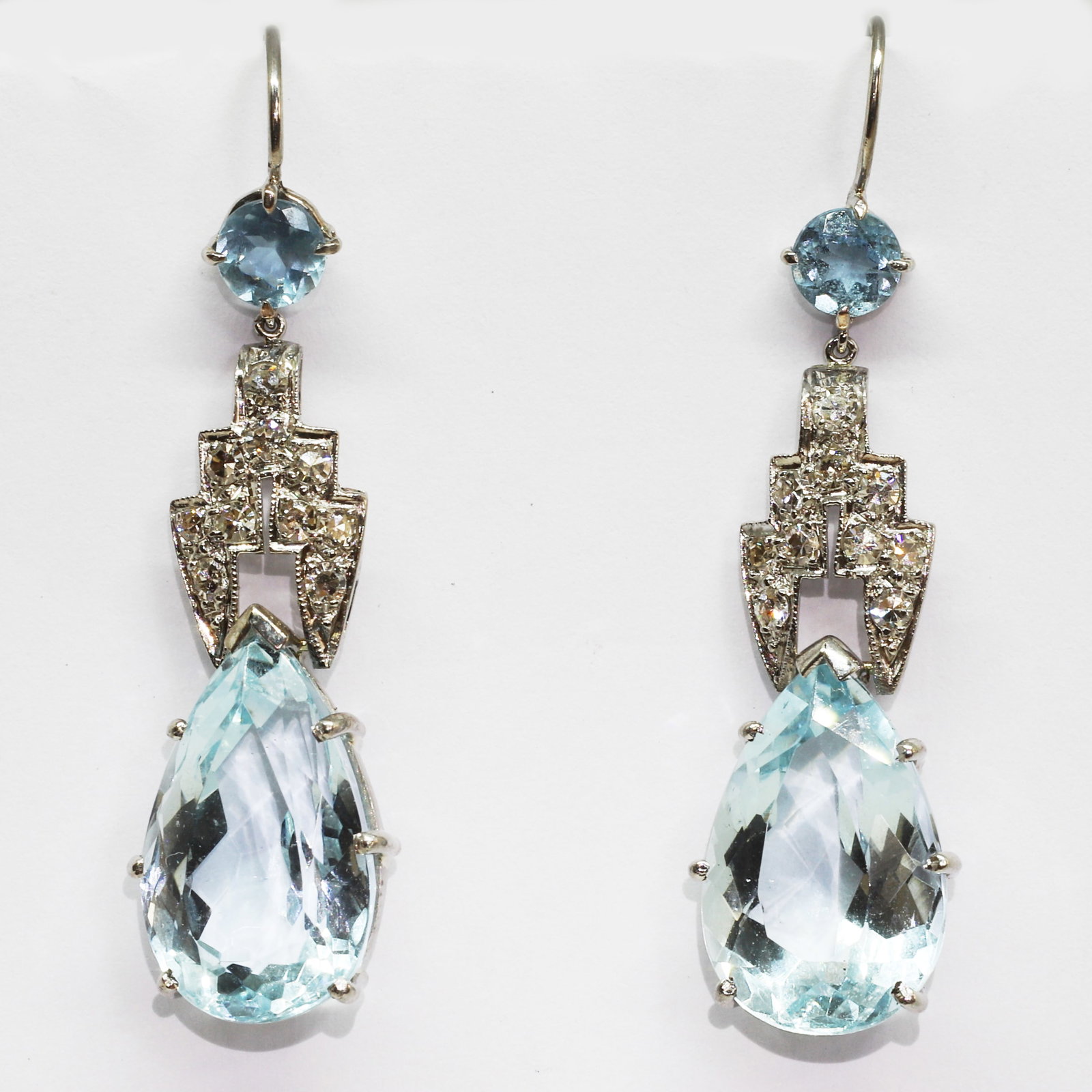 PAIR OF ART-DECO AQUAMARINE AND DIAMOND EARRINGS: PAIR OF ART-DECO AQUAMARINE AND DIAMOND EARRINGS,6,7 grams, testing 18 ct gold.DIamonds bright and lively.Rich and vibrant aquamarines, totalling aprpox. 14 ct.L. 4.2 cm.