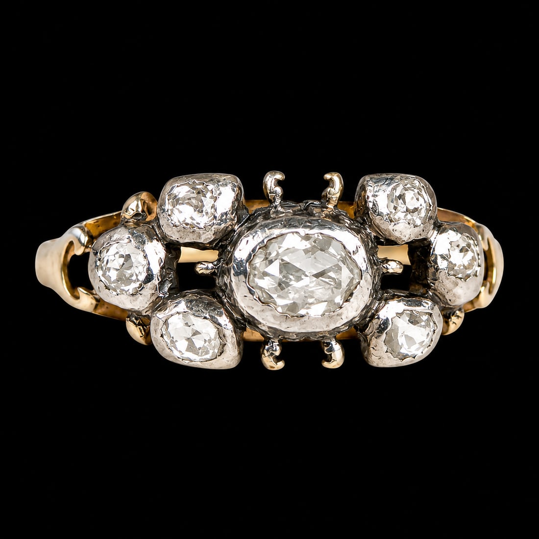 ANTIQUE DIAMOND RING: ANTIQUE DIAMOND RING,3,1 grams, testing 18 ct. gold and platinum.Diamonds bright and lively.Size P 1/2.