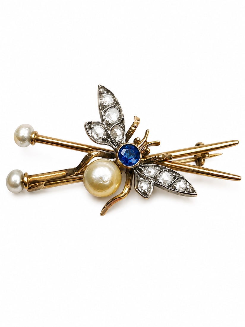 VICTORIAN SAPPHIRE DIAMOND AND PEARL FLY BROOCH: VICTORIAN SAPPHIRE DIAMOND AND PEARL FLY BROOCH,5,1 grams, testing 18 ct. gold.Diamonds bright and lively.Lovely sapphire.Pearls untested.L. 4.1 cm.