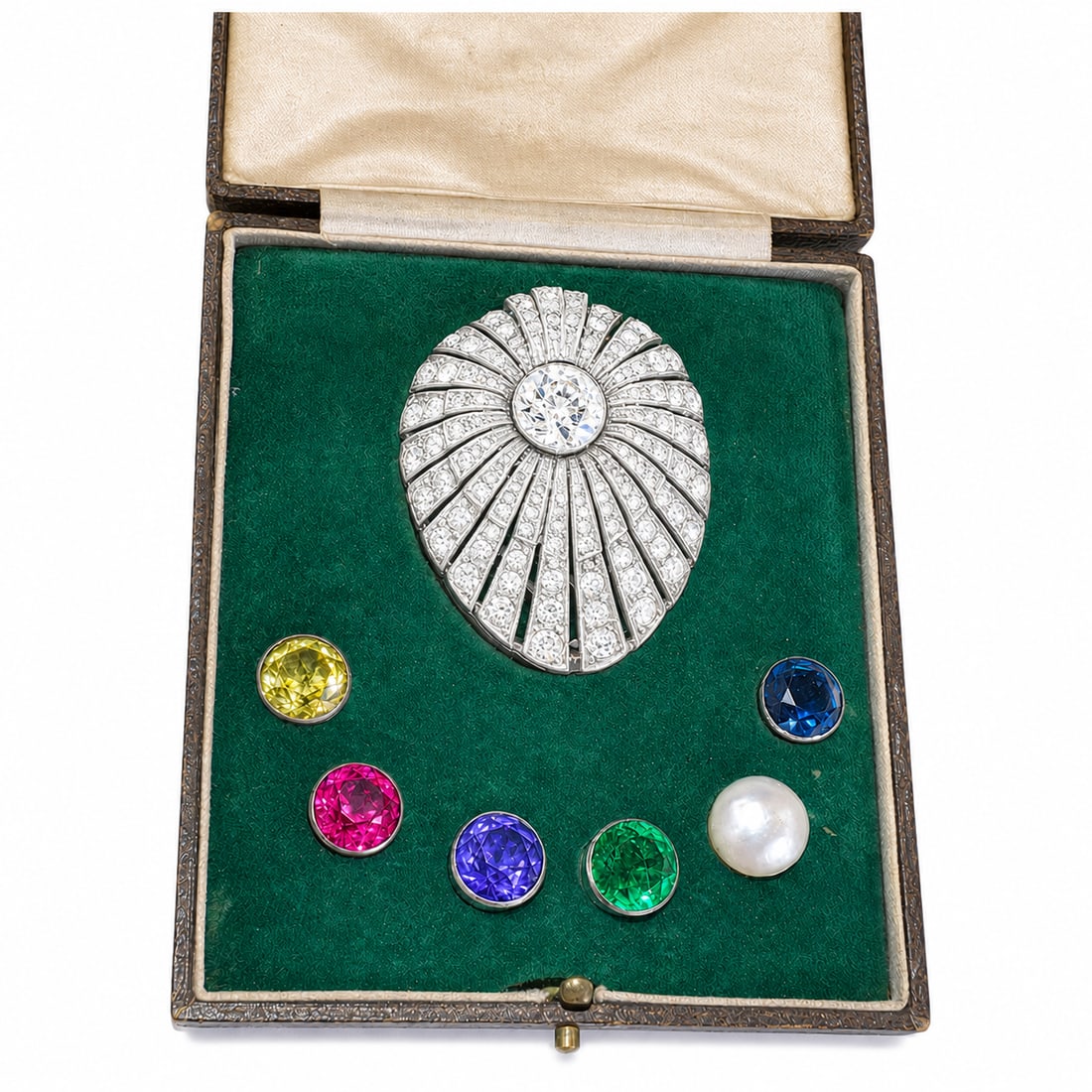LOVELY ANTIQUE PASTE INTERCHANGEABLE CLIP BROOCH: LOVELY ANTIQUE PASTE INTERCHANGEABLE CLIP BROOCH,37.2 grams.The brooch with a larger central central stone, that can be interchanged with 6 other stones.L. 4.8 cm.Original fitted case.