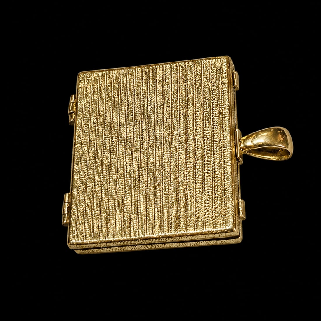 UNUSUAL ENAMEL BACKGAMMON BOARD GOLD PENDANT (1 of 1)
