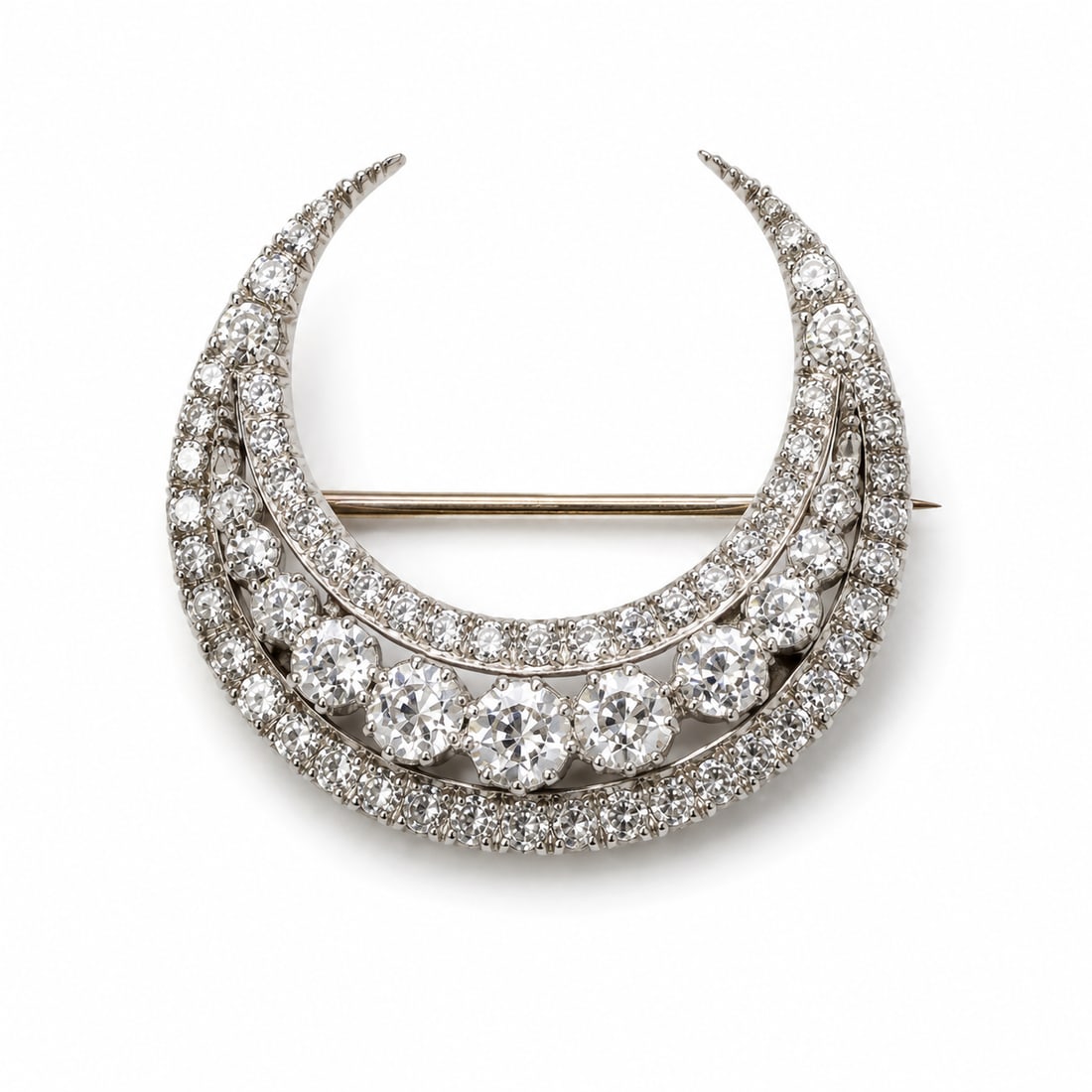 VICTORIAN DIAMOND CRESCENT BROOCH: VICTORIAN DIAMOND CRESCENT BROOCH,7.3 grams,testing 18 ct. gold and silver.Bright and lively old cut diamonds, totalling approx. 4 ct.W. 3.3 cm.