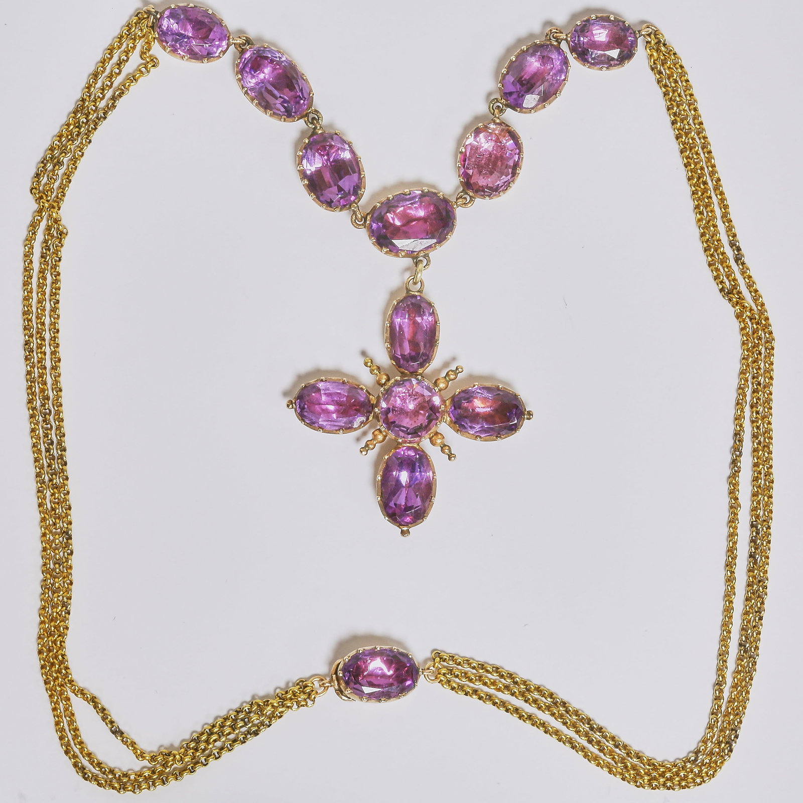 FINE VICTORIAN AMETHYST AND GOLD CROSS PENDANT NECKLACE: FINE VICTORIAN AMETHYST AND GOLD CROSS PENDANT NECKLACE 20.7 grams rich vibrant amethysts fine craftsmanship Drop L 3.8 cm.chain L 40.5 cm.