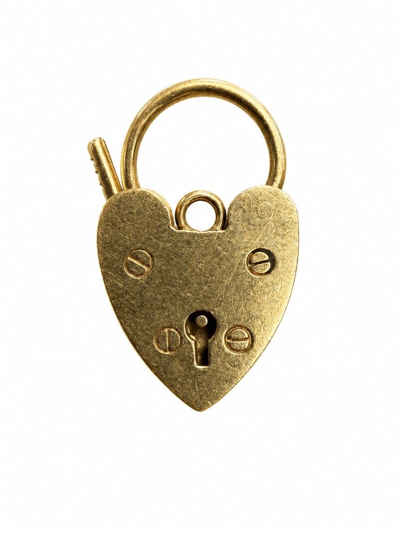 ANTIQUE GOLD HEART PADLOCK CLASP: ANTIQUE GOLD HEART PADLOCK CLASP,3.9 grams.L. 2.7 cm.