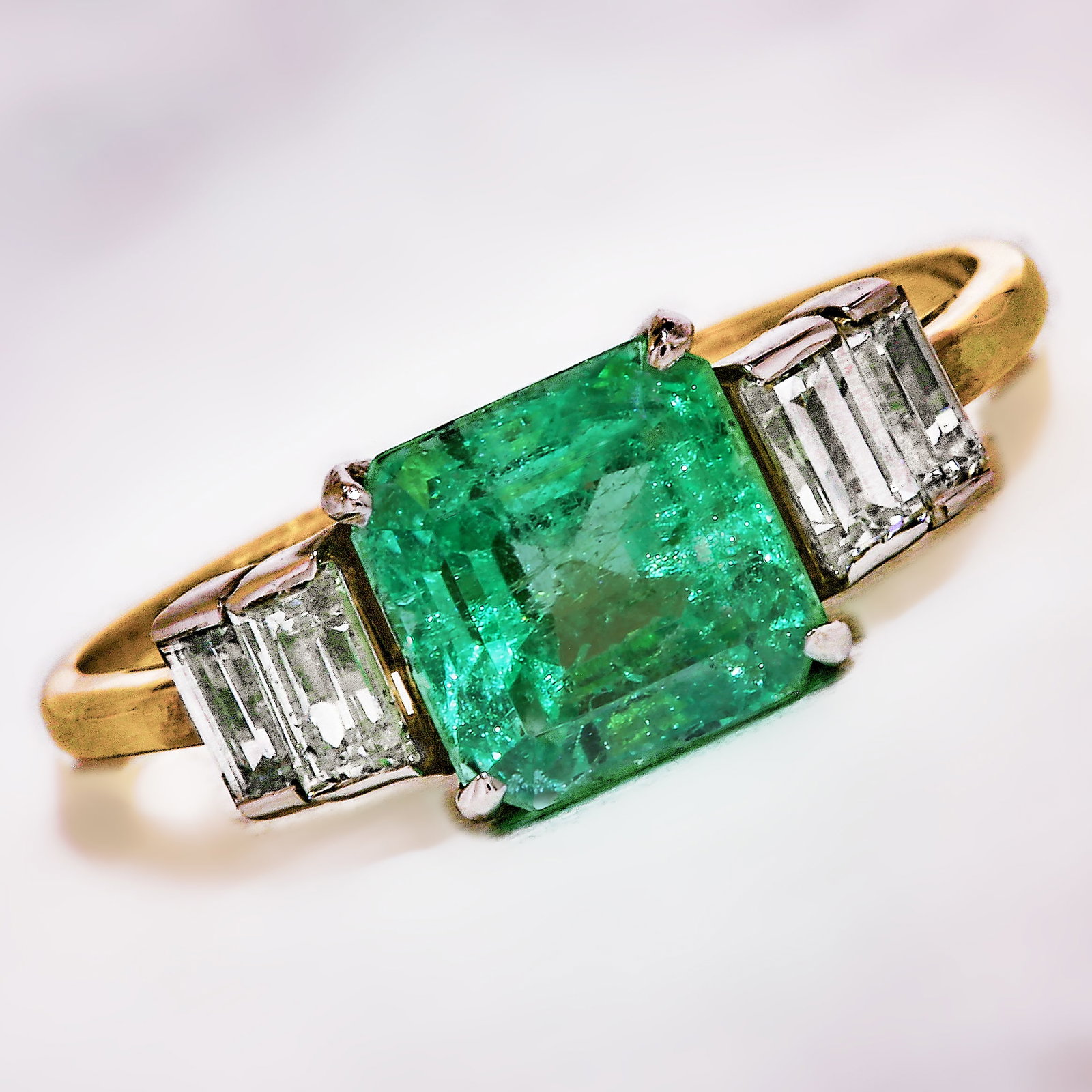 EMERALD AND DIAMOND RING (1 of 1)