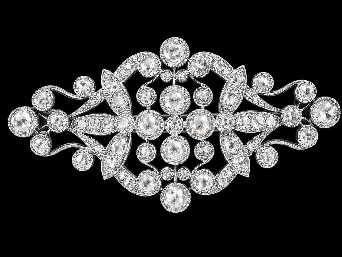ANTIQUE DIAMOND BROOCH: ANTIQUE DIAMOND BROOCH,13,6 grams, testing 18 ct. gold.Bright and lively old cut diamonds, totalling approx. 5.10 ct.W. 5.3 cm.