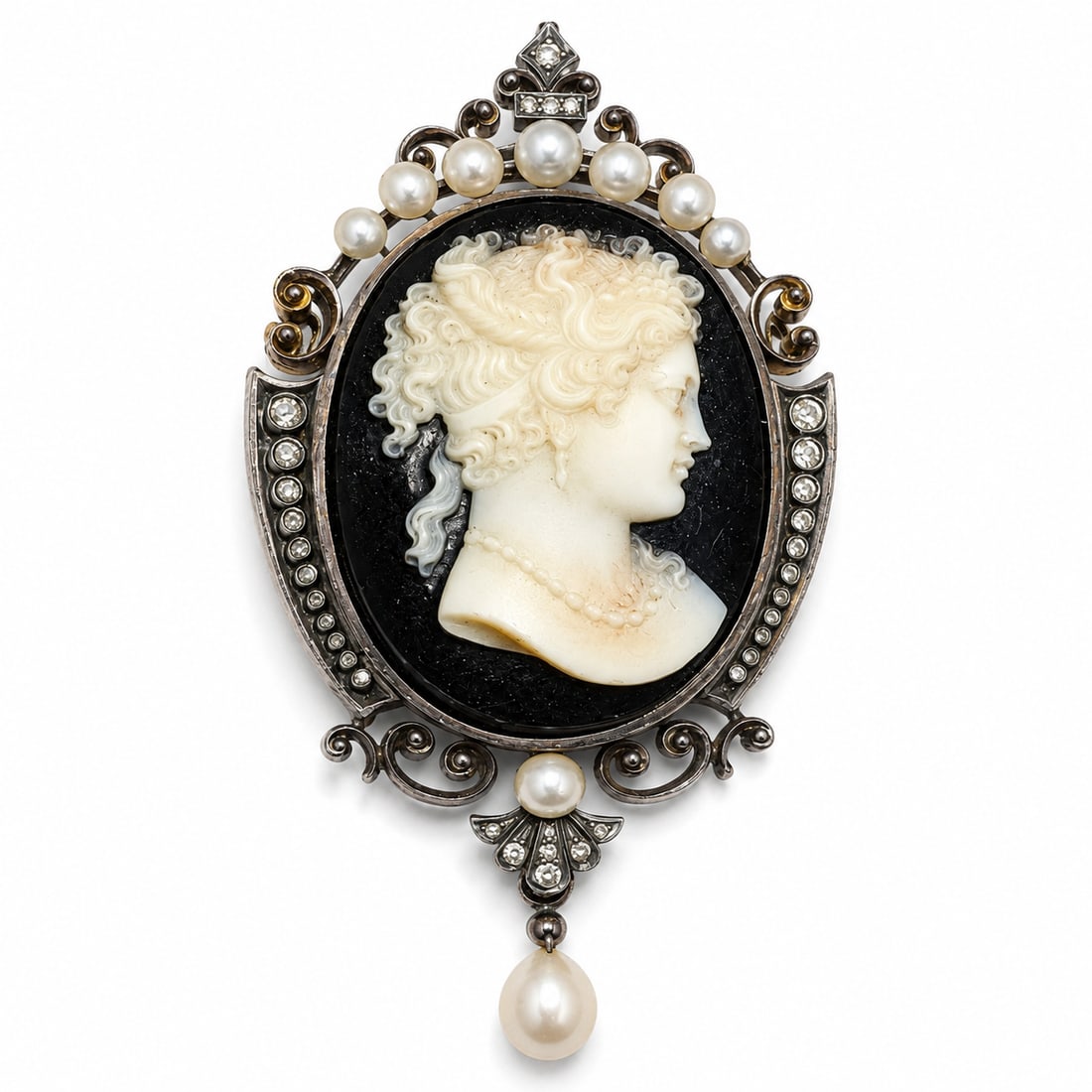 19TH CENTURY HARD STONE CAMEO PENDANT BROOCH: 19TH CENTURY HARD STONE CAMEO PENDANT BROOCH 25 grams fine craving in great condition with pearls and diamonds L 6.2 cm W 3.1 cm