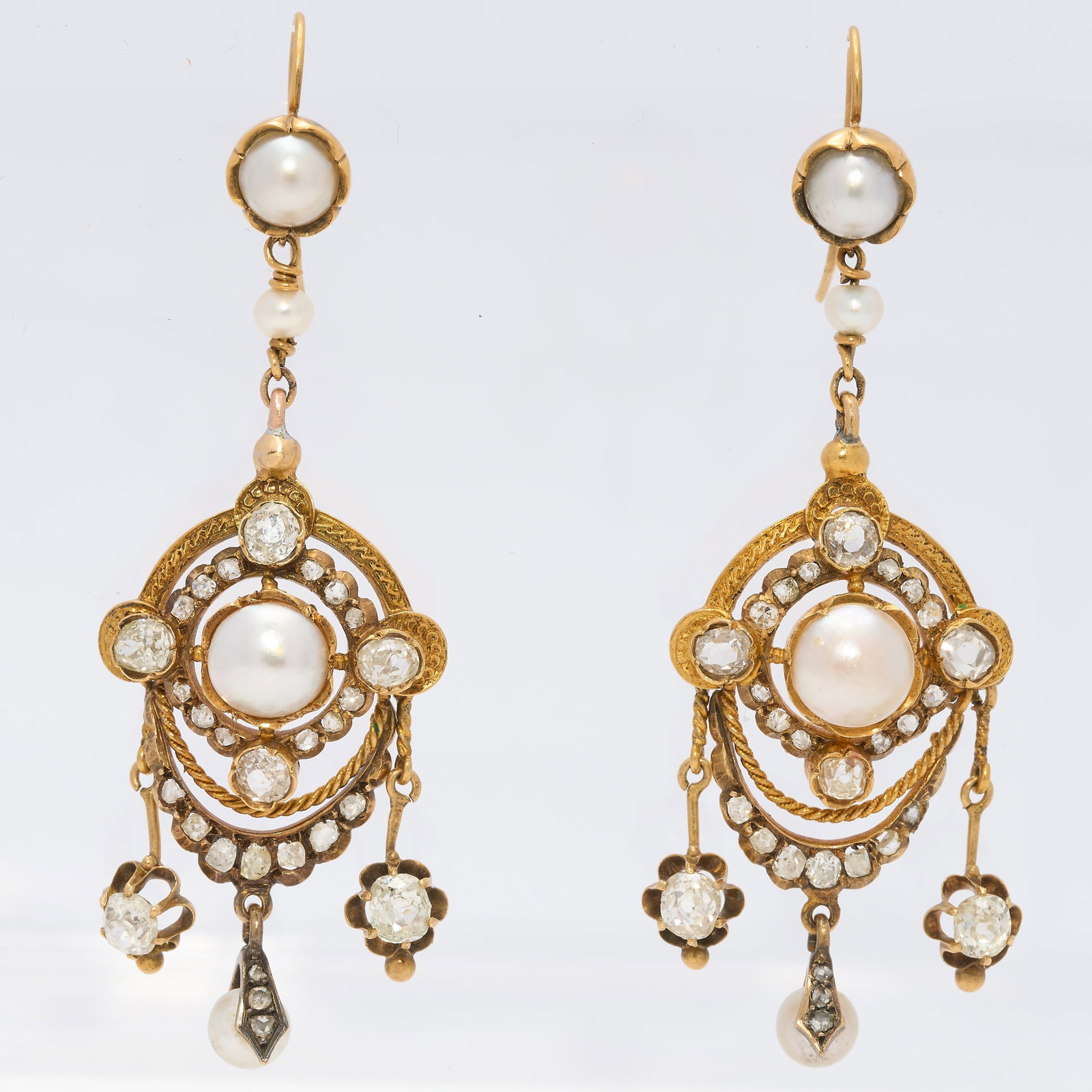 ELEGANT ANTIQUE PAIR OF DIAMOND AND PEARL EARRINGS: ELEGANT ANTIQUE PAIR OF DIAMOND AND PEARL EARRINGS 10.9 grams high carat gold fine matching pearls, untested bright lively diamonds L 6 cm
