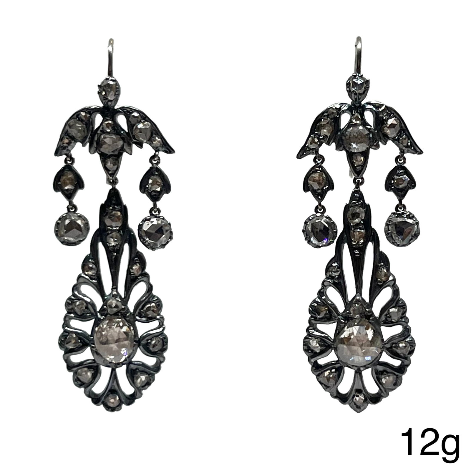 PAIR OF ANTIQUE DIAMOND DROP EARRINGS: PAIR OF ANTIQUE DIAMOND DROP EARRINGS,12 grams.Bright and lively diamonds.Lovely articulated.L. 4.7 cm.